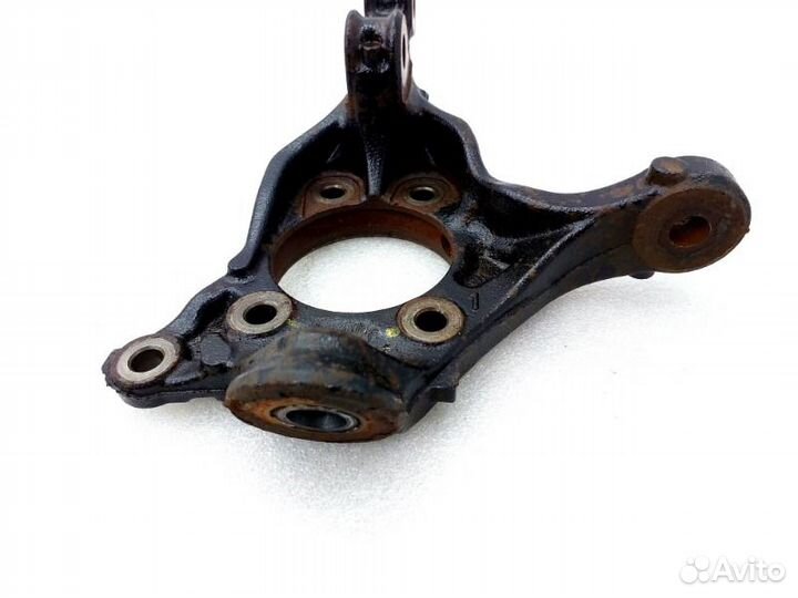 Кулак поворотный передний правый Toyota Camry XV70