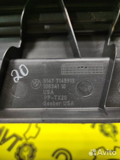 Накладка крышки багажника задняя левая Bmw X5 E70