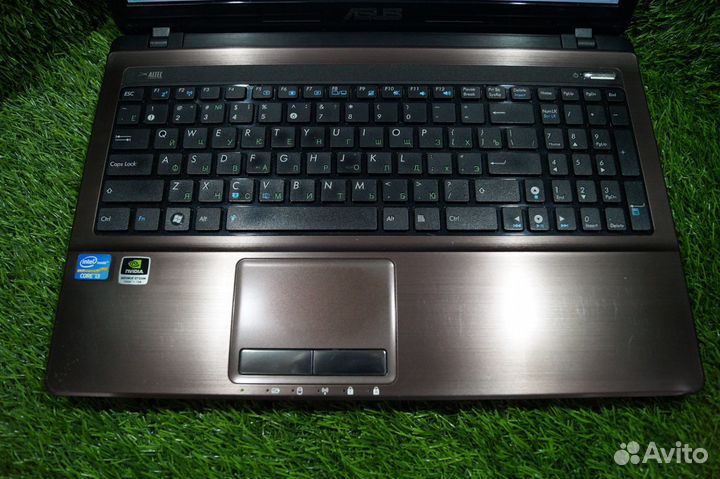 Металлический Asus для игр и работы