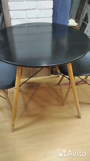 Стол со стульями