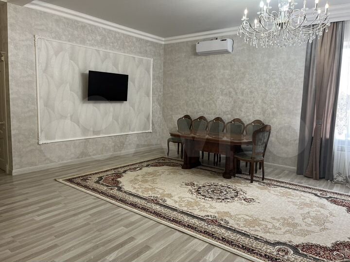 Дом 240 м² на участке 4,5 сот.