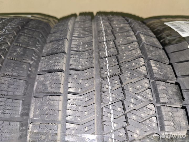 Bridgestone Blizzak Ice 215/55 R17 98T