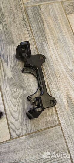 Скоба суппорта VAG