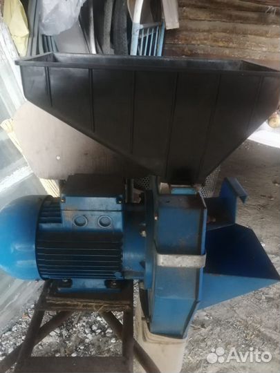 Мельница для зерна бу