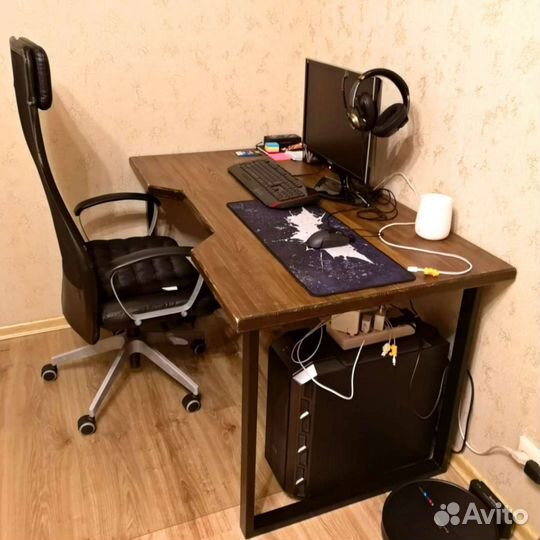 Компьютерный стол в стиле лофт