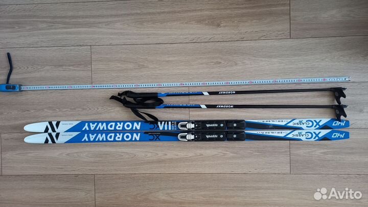 Детские беговые лыжи и палки