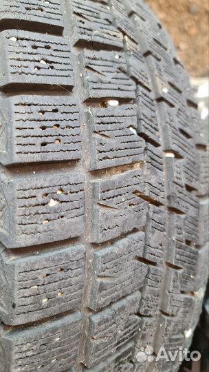 Kumho WinterCraft Ice WI61 215/60 R16 61S