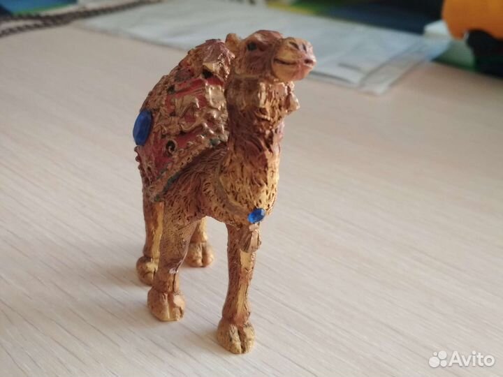 Фигурка верблюда