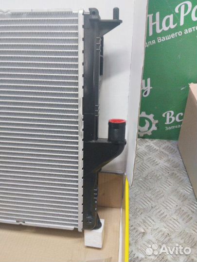 Радиатор охлаждения Renault Logan Largus