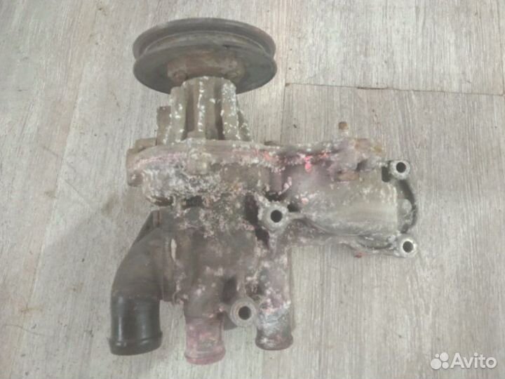 Водяной насос Volkswagen Passat B3 1992