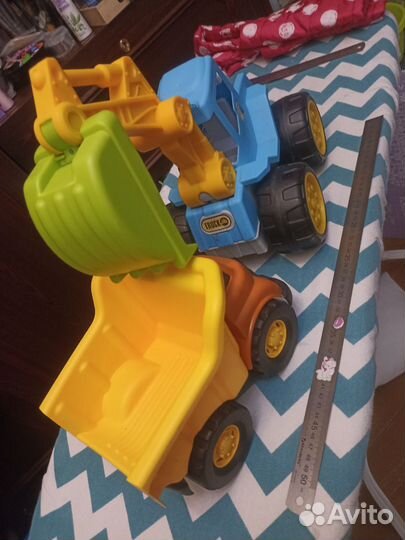 Трактор и самосвал