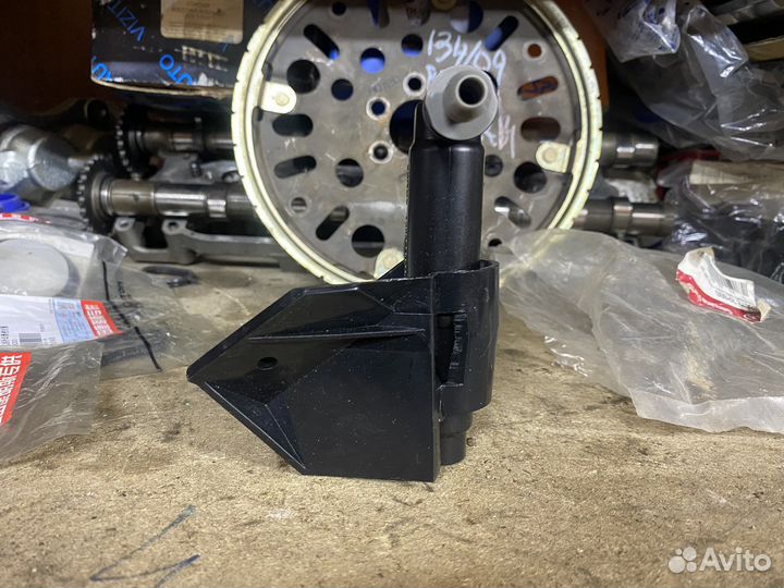 Форсунка омывателя лобового стекла Kia Optima 2010