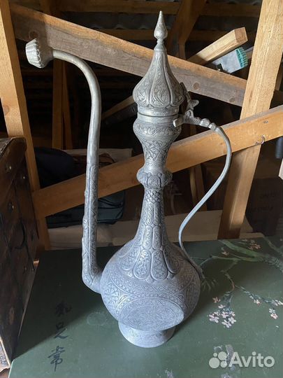 Кувшин декоративный металлический