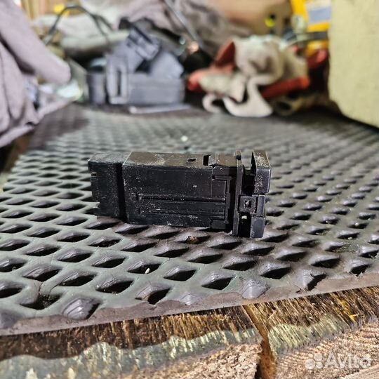 Кнопки обогрева сидений Toyota Corolla 150