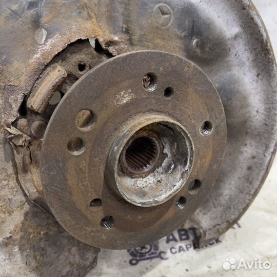 Задний левый кулак Mercedes W210