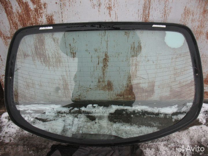 Заднее стекло седан Nissan Primera P12