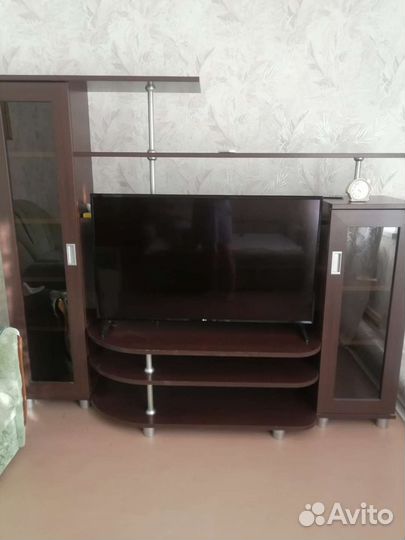 Стеклянная тумба под тв