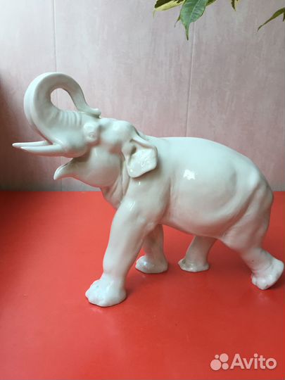 Статуэтка слон фарфоровый лфз