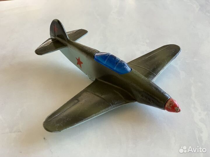 Модель самолёта Як-3 (от пепельницы)