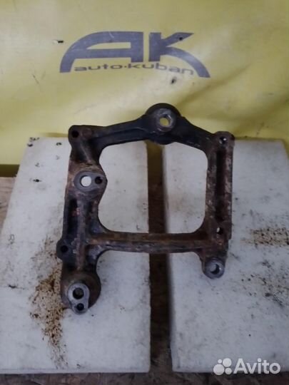Кронштейн компрессора кондиционера Toyota Camry V50 2arfe оригинал
