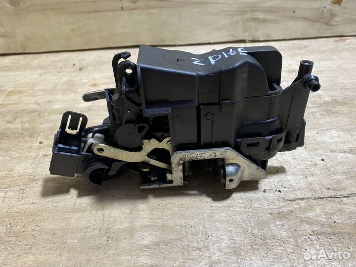 Замок передней левой двери Mercedes W210 ZD165