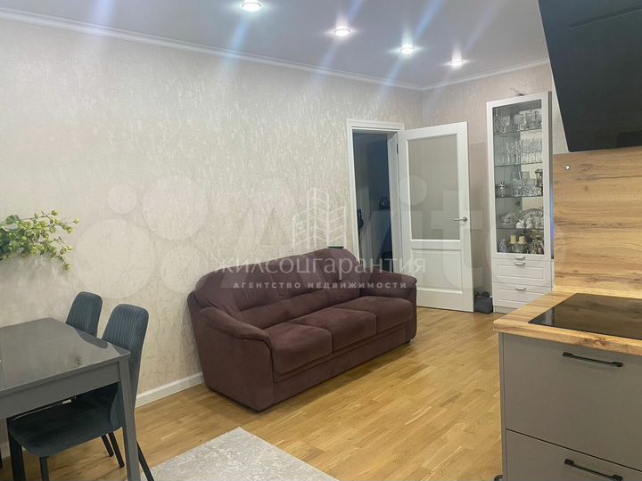 2-к. квартира, 57 м², 10/10 эт.