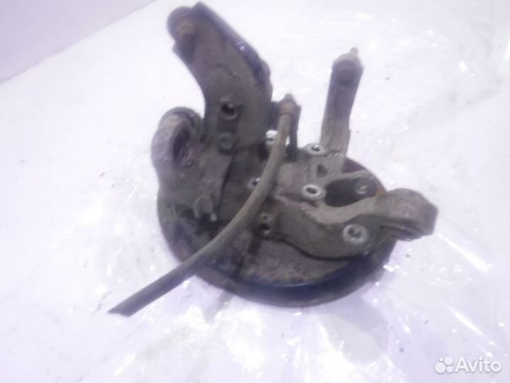 Кулак задний правый Хонда