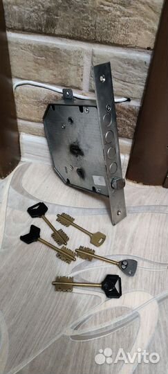 Замок врезной сувальдный