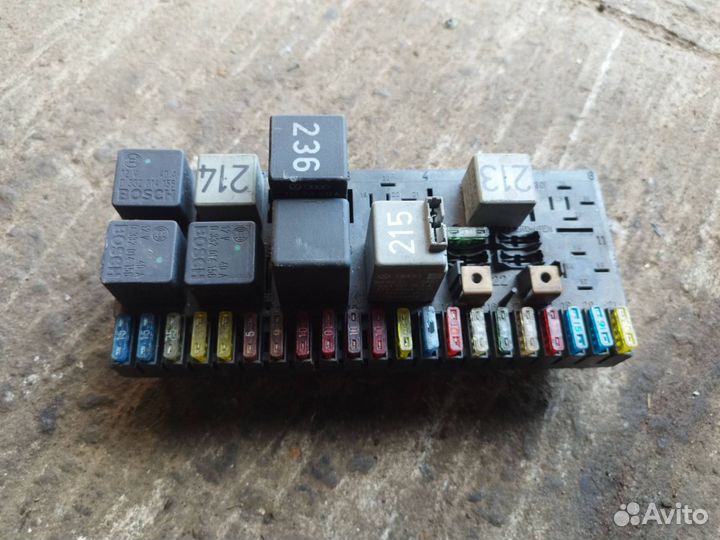 Блок предохранителей Audi 100 С3 445 1986