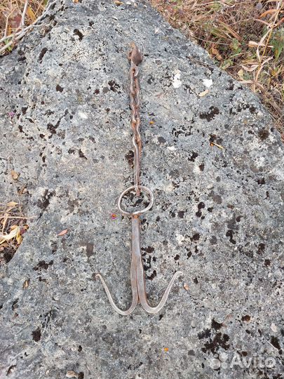 Старинный кованый крюк