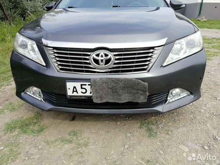 Бампер задний оригинал на Камри V50