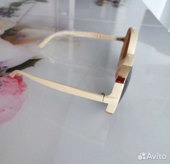 Солнцезащитные очки женские Oriflame