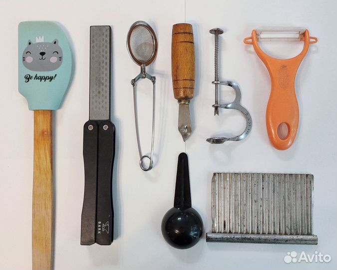 Открывашка, мерная ложка, точилка, овощечистка