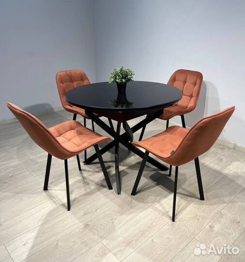 Стол с круглой столешницей