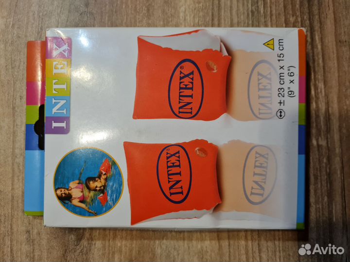 Надувные круги, жилет, нарукавники, мячики,бассейн