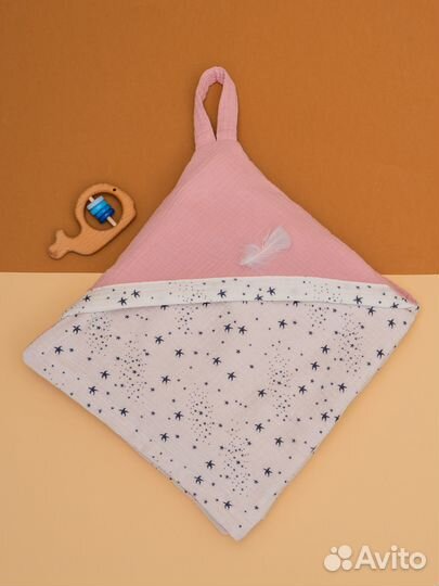 Розовое полотенце детское с капюшоном муслиновое