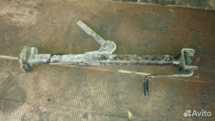 Домкрат автомобильный штатный 2т б/у универсальный