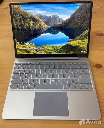 Microsoft surface laptop go