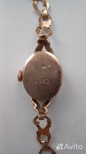 Часы золотые женские