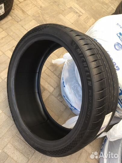 Michelin Pilot Sport 4 S 255/35 R21 и 285/30 R21 101Y