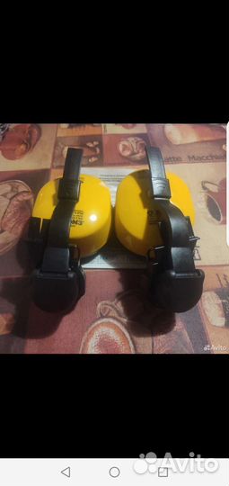 Противно шумные наушники