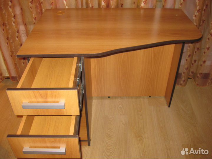 Письменный стол