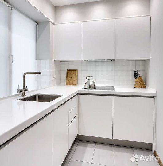 Кухонный гарнитур в современном стиле на заказ