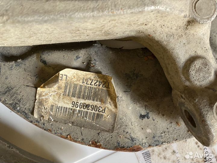 Кулак поворотный рычаг volvo s60 2004