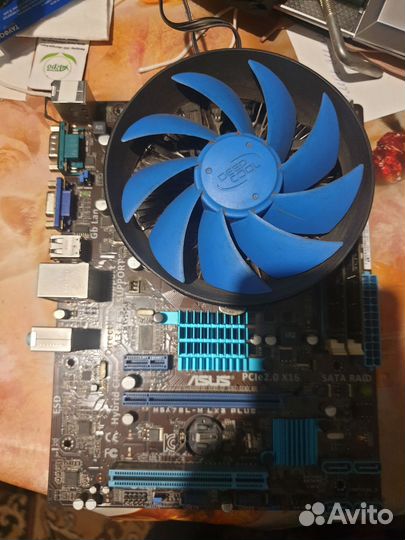 Материнская плата с процессором и памятью