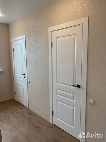 Белые новые межкомнатные двери Скинни деревянные