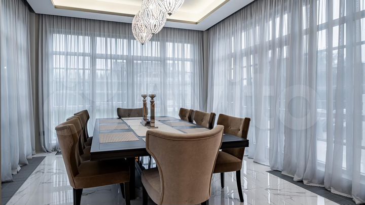 Дом 670 м² на участке 15 сот.