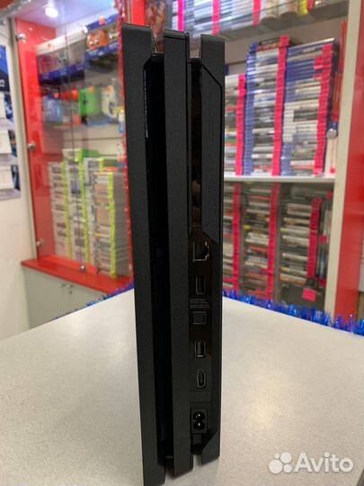 Sony PS4 PRO 7208 + 2 игры заводской комплект