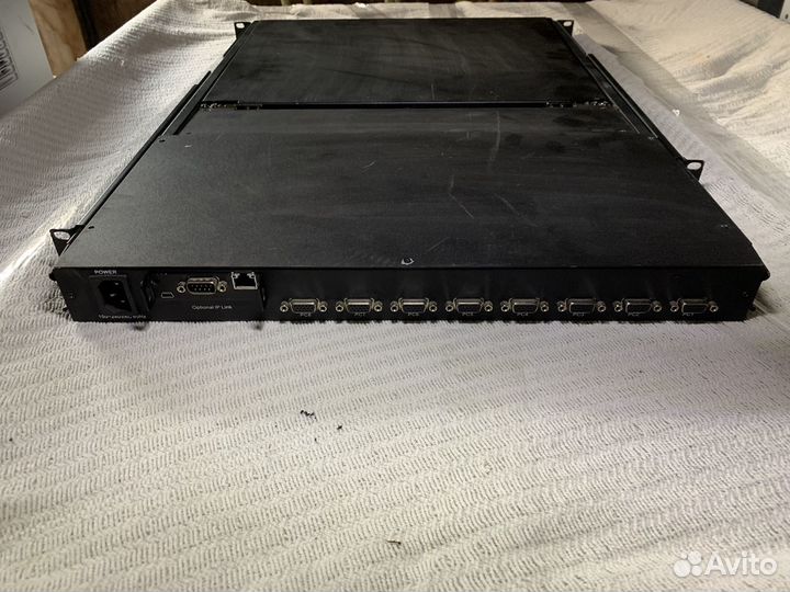 8-портовая квм-консоль