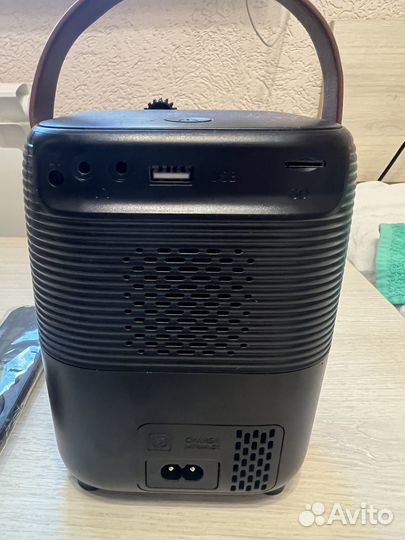 Проектор с динамиком